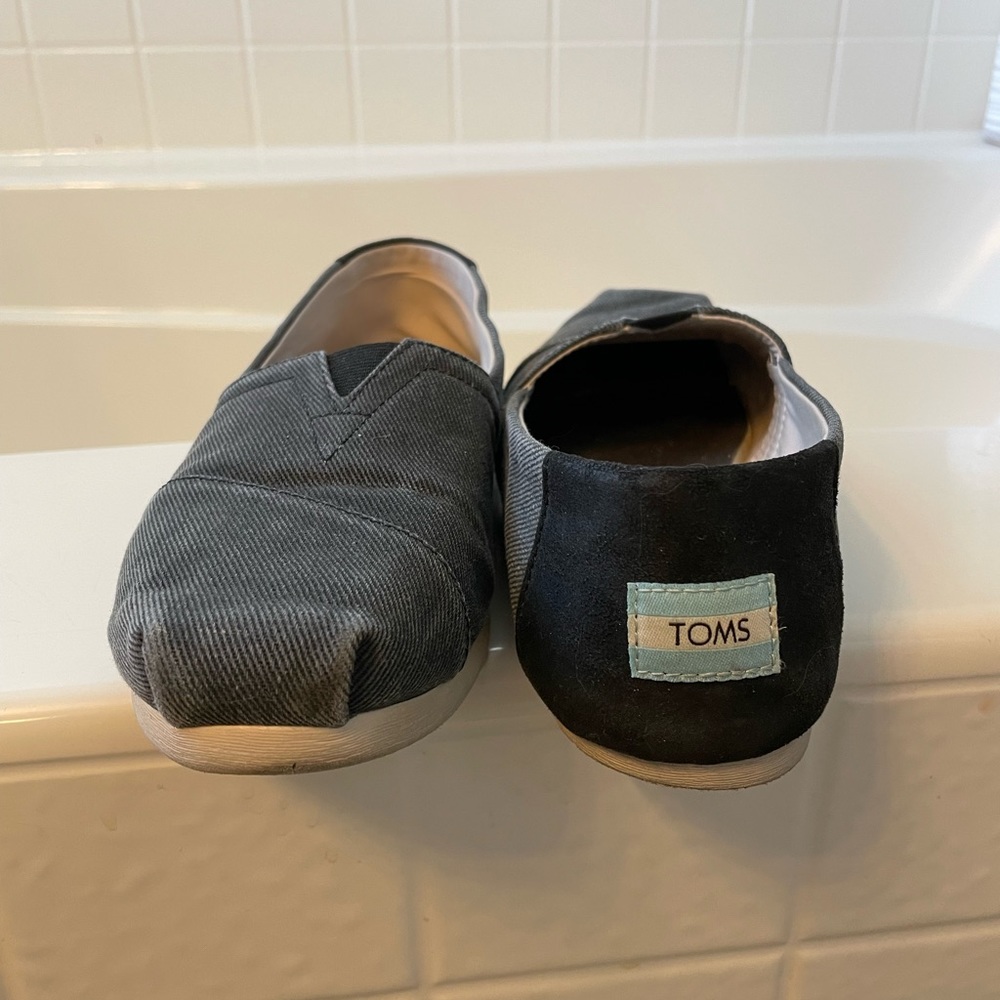 Black canvas and suede Toms